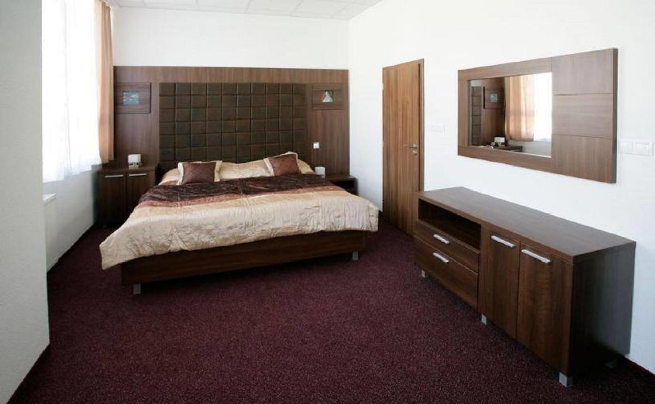 Hotel Branc, Garni 塞尼察 外观 照片
